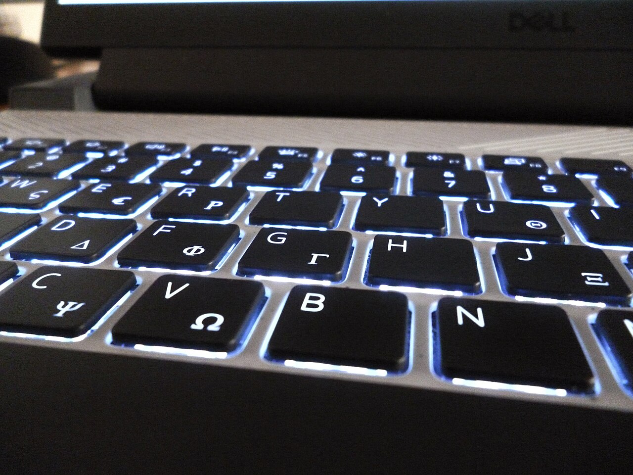2-in-1 laptops: charging, wireless and port standards